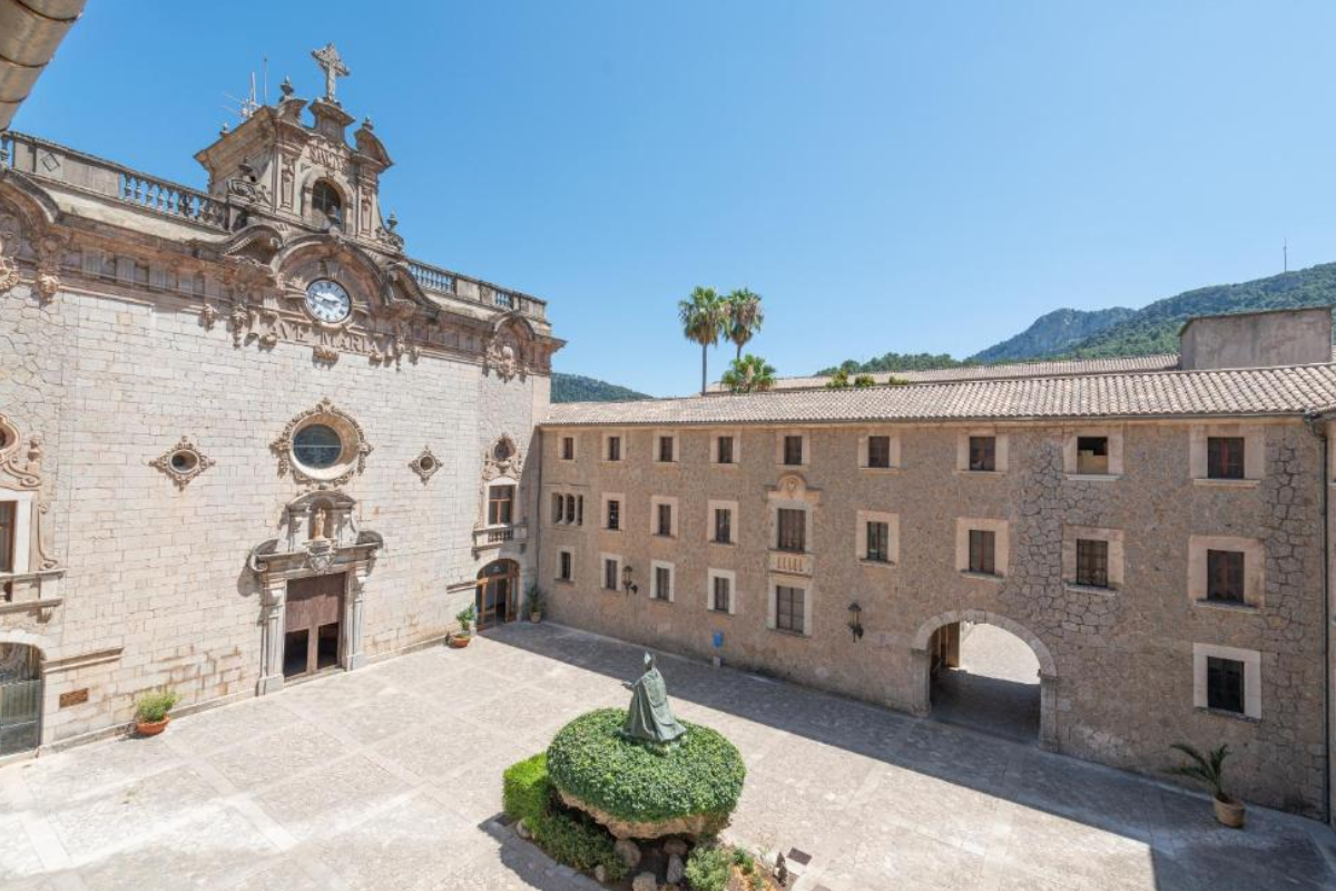 Route of monasteries and historical sanctuaries